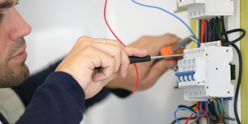 Comment bien effectuer une rénovation électrique ?