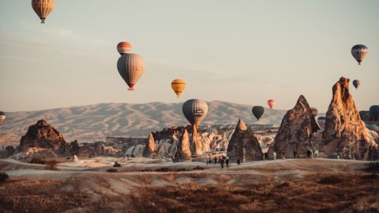 Quelles sont les meilleures destinations pour un voyage en montgolfière ?