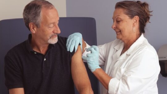Vaccination pour seniors : guide comparatif des meilleures cliniques