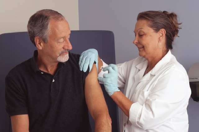 Vaccination pour seniors : guide comparatif des meilleures cliniques