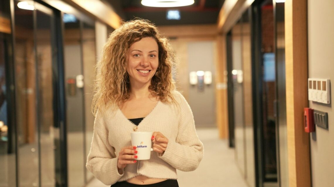 Salarié en CDI : avantages et obligations légales