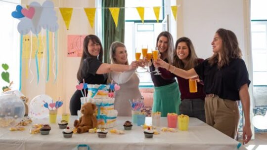 Comment organiser une baby shower mémorable avant l&rsquo;arrivée de bébé : guide complet