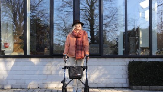 Détecter tôt la maladie de Parkinson chez les seniors : les signes avant-coureurs à ne pas négliger