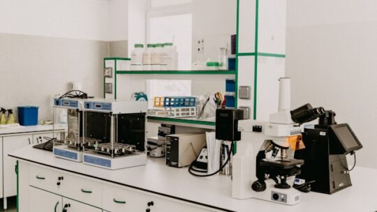 Guide des équipements de laboratoire : instruments indispensables