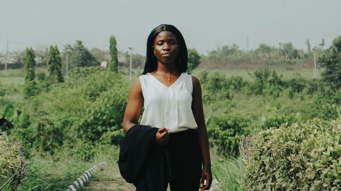 Jean pour femme : l’incontournable de la mode qui traverse les générations