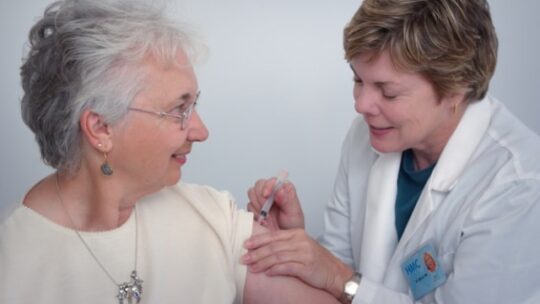 Les maladies courantes chez les seniors : votre guide pour mieux comprendre et prévenir
