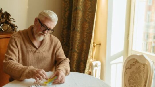 Médicaments à éviter pour une santé optimale chez les seniors