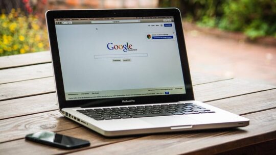 Requêtes techniques et IA : penser RAG avant le clic